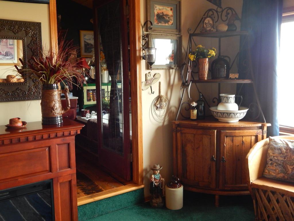 Idle Spurs Log Cabin Bed & Breakfast Black Diamond Rum bild