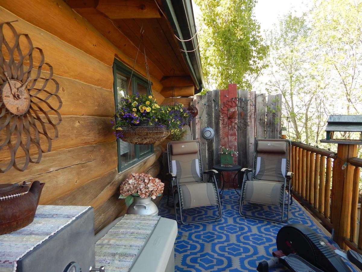 Idle Spurs Log Cabin Bed & Breakfast Black Diamond Exteriör bild
